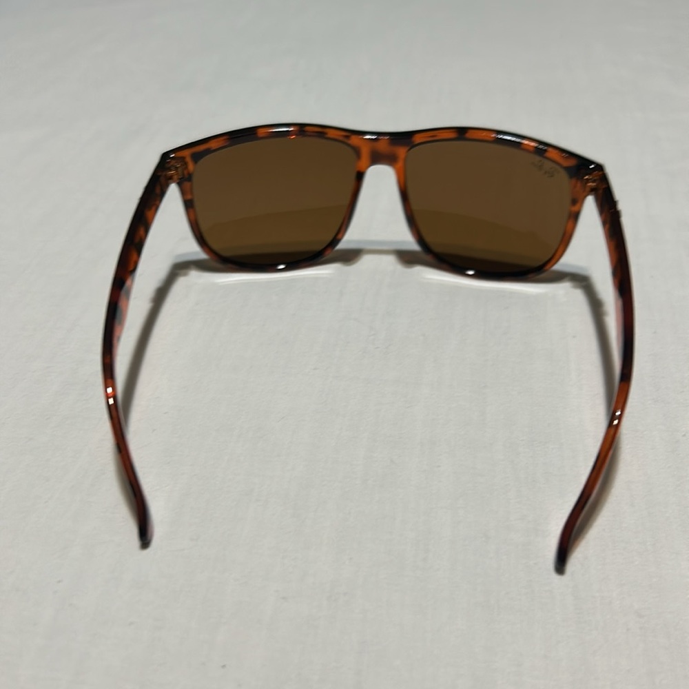 Ray-Ban Wayfarer Sunglasses in a tortoise shell pattern made in Italy - Picture 3 of 6